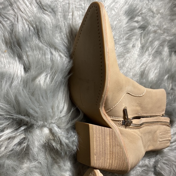 Volli - Dolce Vita Size 6.5 Color Tan Leather Pointed Toe Ankle Boot - Picture 2 of 8